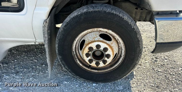 image for item ET6814 2012 Ford E450 Super Duty shuttle bus