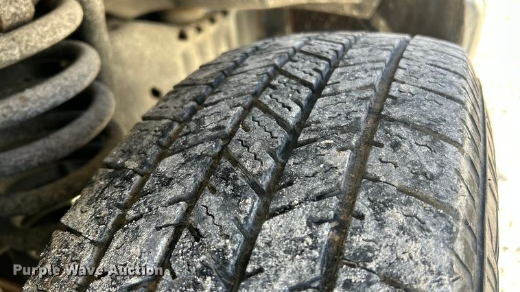 image for item ET6814 2012 Ford E450 Super Duty shuttle bus