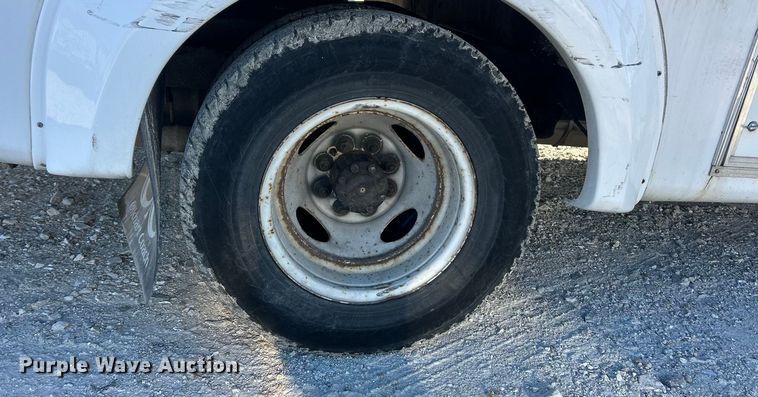 image for item ET6814 2012 Ford E450 Super Duty shuttle bus