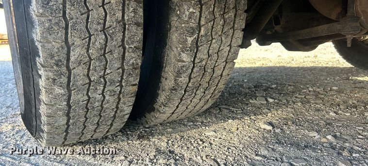 image for item ET6814 2012 Ford E450 Super Duty shuttle bus