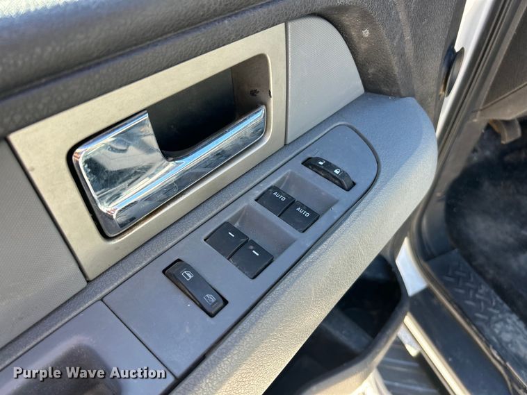 image for item ET6816 2011 Ford F150 XLT Crew Cab pickup truck