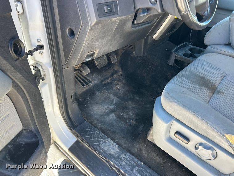 image for item ET6816 2011 Ford F150 XLT Crew Cab pickup truck