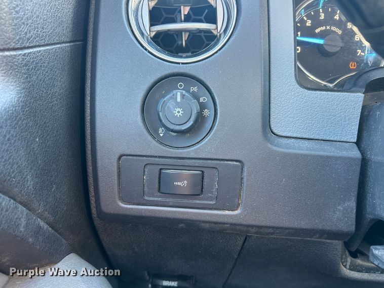 image for item ET6816 2011 Ford F150 XLT Crew Cab pickup truck