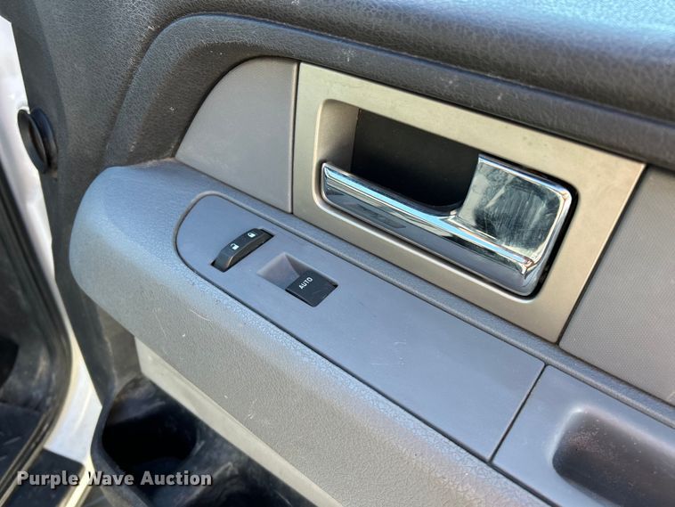 image for item ET6816 2011 Ford F150 XLT Crew Cab pickup truck