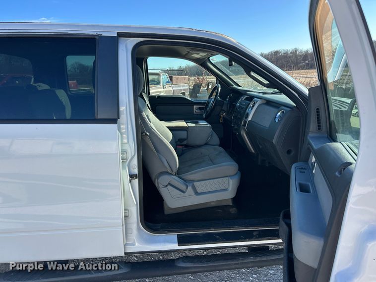 image for item ET6816 2011 Ford F150 XLT Crew Cab pickup truck