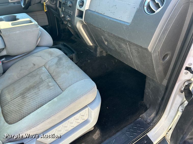 image for item ET6816 2011 Ford F150 XLT Crew Cab pickup truck