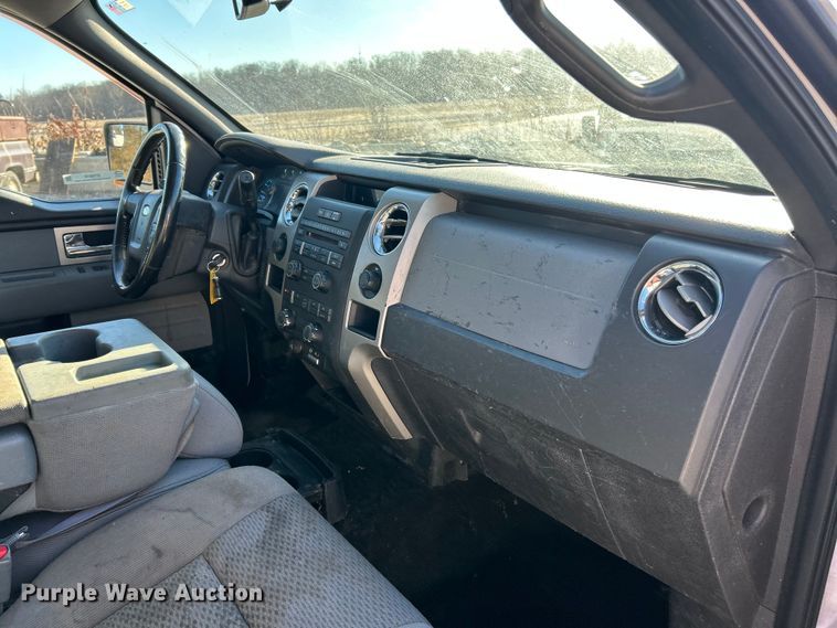 image for item ET6816 2011 Ford F150 XLT Crew Cab pickup truck