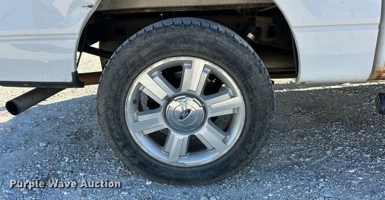 image for item ET6816 2011 Ford F150 XLT Crew Cab pickup truck