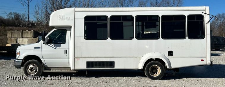 image for item ET6817 2012 Ford E450 Super Duty shuttle bus