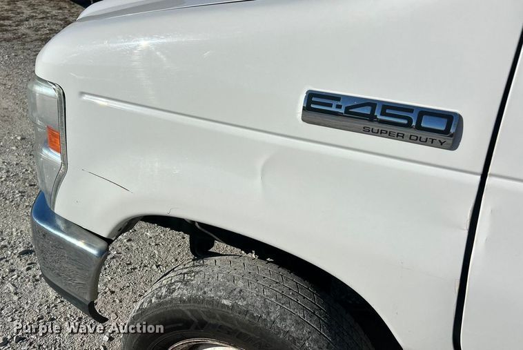 image for item ET6817 2012 Ford E450 Super Duty shuttle bus