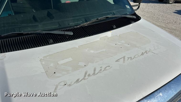 image for item ET6817 2012 Ford E450 Super Duty shuttle bus