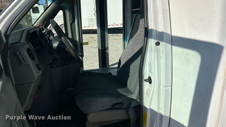 image for item ET6817 2012 Ford E450 Super Duty shuttle bus