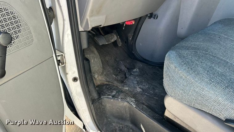 image for item ET6817 2012 Ford E450 Super Duty shuttle bus