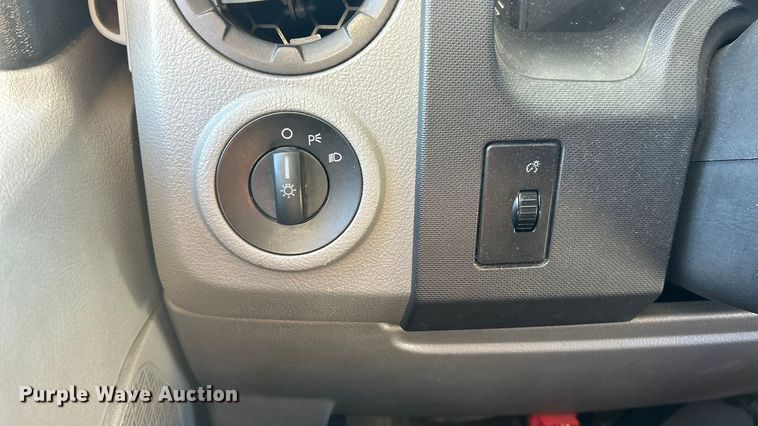 image for item ET6817 2012 Ford E450 Super Duty shuttle bus