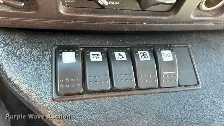 image for item ET6817 2012 Ford E450 Super Duty shuttle bus