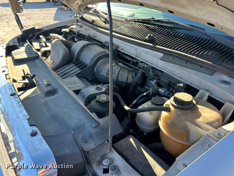 image for item ET6817 2012 Ford E450 Super Duty shuttle bus