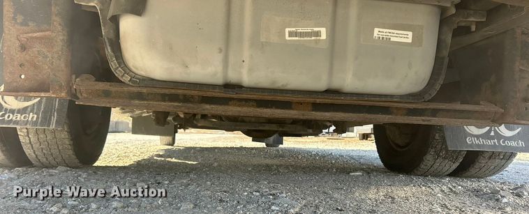 image for item ET6817 2012 Ford E450 Super Duty shuttle bus