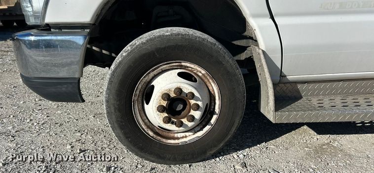 image for item ET6817 2012 Ford E450 Super Duty shuttle bus