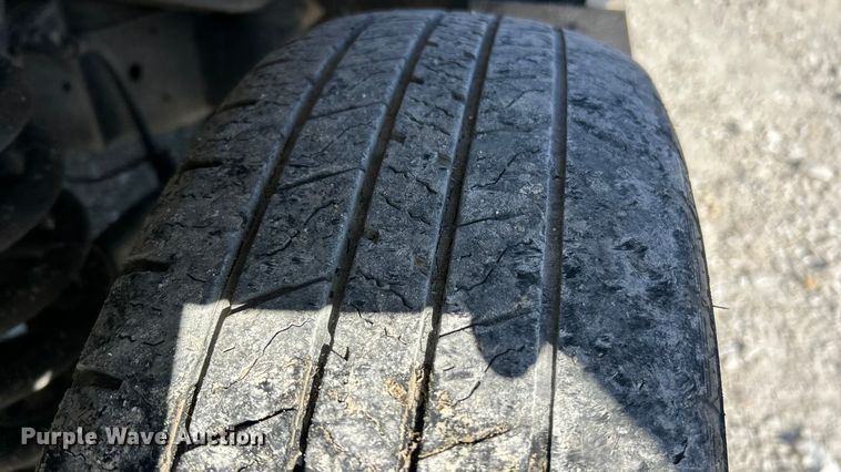 image for item ET6817 2012 Ford E450 Super Duty shuttle bus