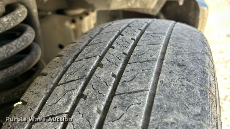 image for item ET6817 2012 Ford E450 Super Duty shuttle bus