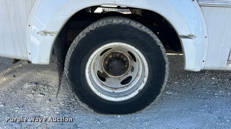 image for item ET6817 2012 Ford E450 Super Duty shuttle bus