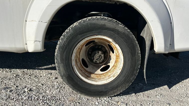 image for item ET6817 2012 Ford E450 Super Duty shuttle bus