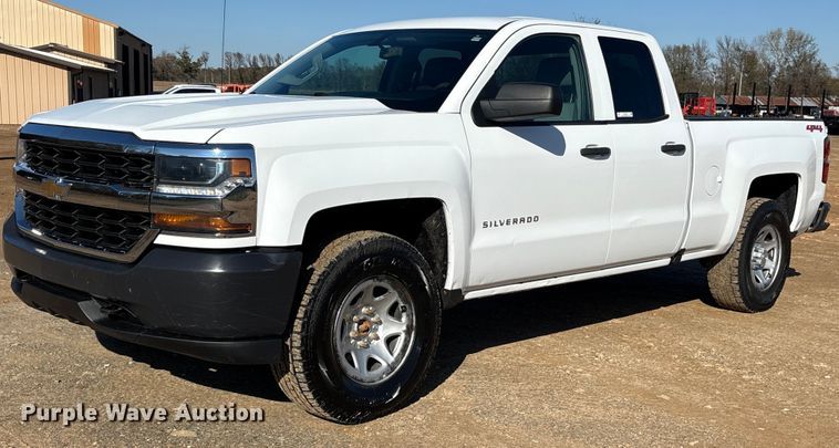 image for item ET7344 2019 Chevrolet Silverado 1500 Ext. Cab pickup truck