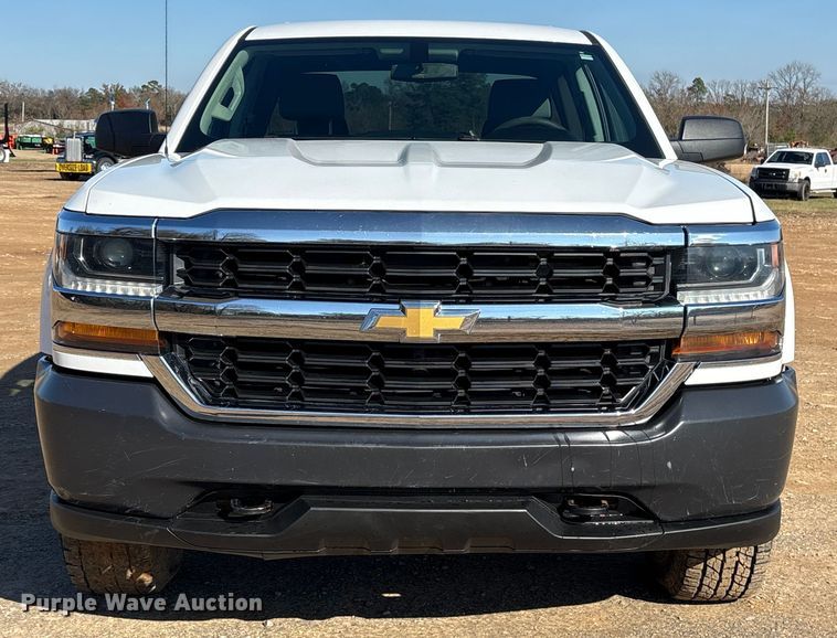 image for item ET7344 2019 Chevrolet Silverado 1500 Ext. Cab pickup truck