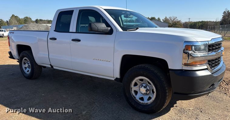 image for item ET7344 2019 Chevrolet Silverado 1500 Ext. Cab pickup truck