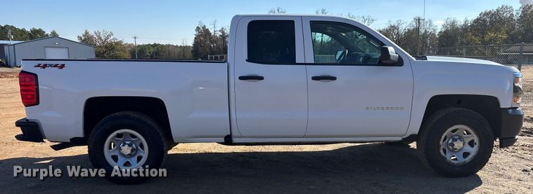 image for item ET7344 2019 Chevrolet Silverado 1500 Ext. Cab pickup truck