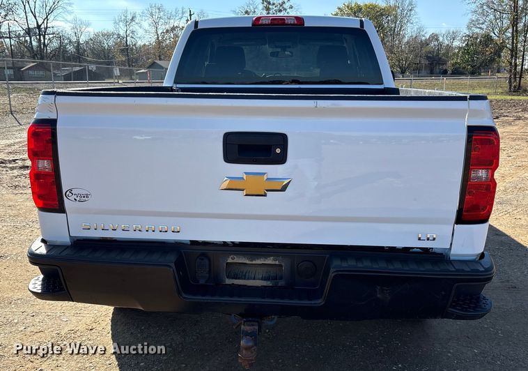 image for item ET7344 2019 Chevrolet Silverado 1500 Ext. Cab pickup truck