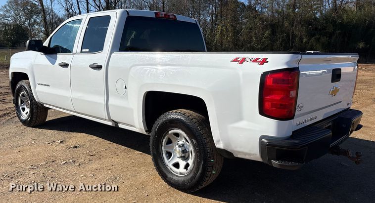 image for item ET7344 2019 Chevrolet Silverado 1500 Ext. Cab pickup truck