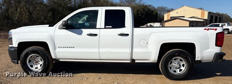 image for item ET7344 2019 Chevrolet Silverado 1500 Ext. Cab pickup truck