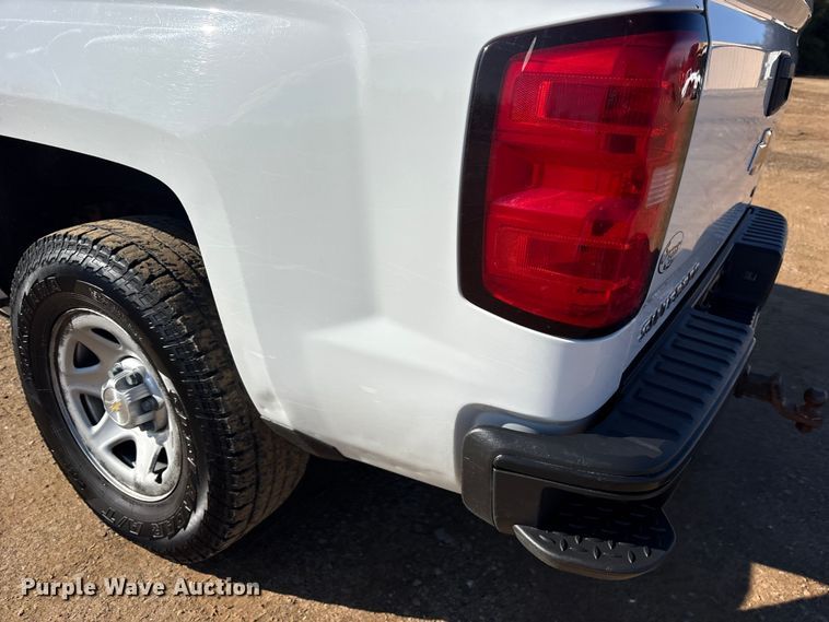 image for item ET7344 2019 Chevrolet Silverado 1500 Ext. Cab pickup truck