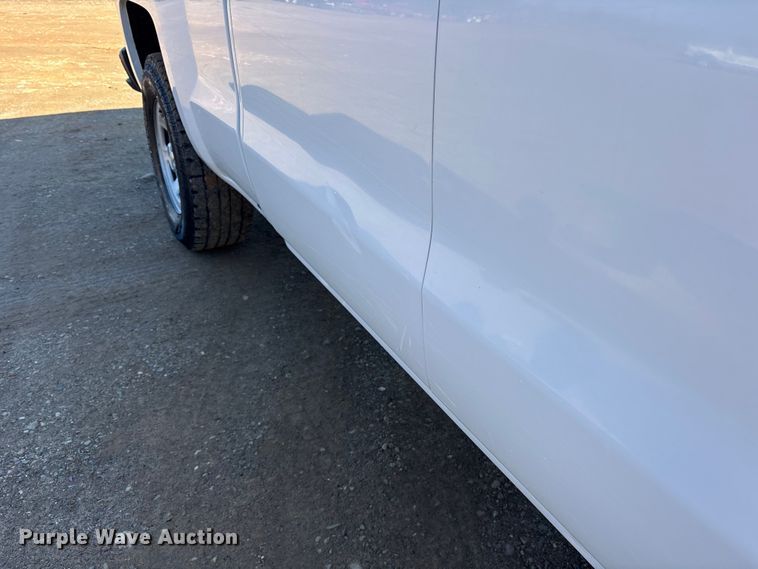 image for item ET7344 2019 Chevrolet Silverado 1500 Ext. Cab pickup truck