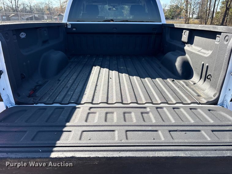 image for item ET7344 2019 Chevrolet Silverado 1500 Ext. Cab pickup truck