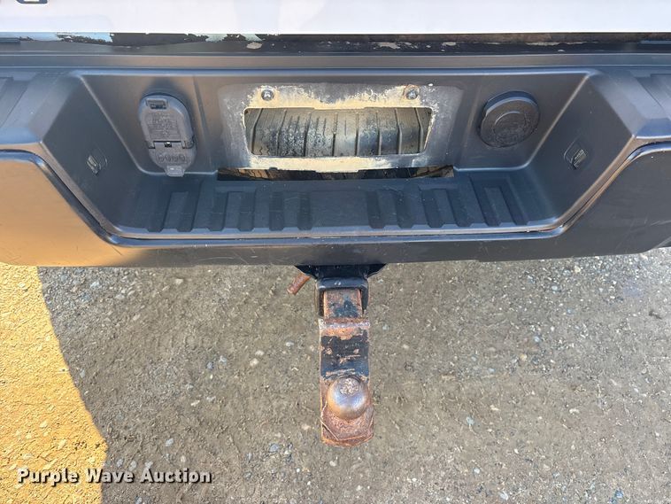 image for item ET7344 2019 Chevrolet Silverado 1500 Ext. Cab pickup truck