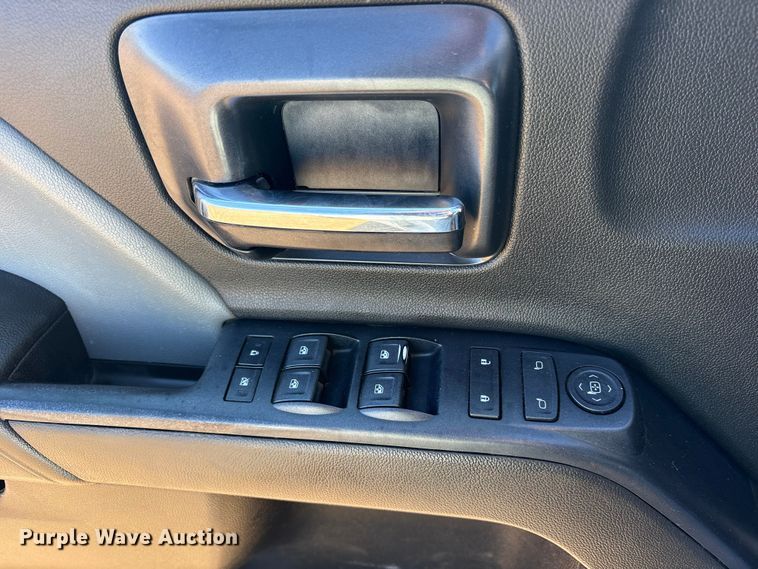 image for item ET7344 2019 Chevrolet Silverado 1500 Ext. Cab pickup truck