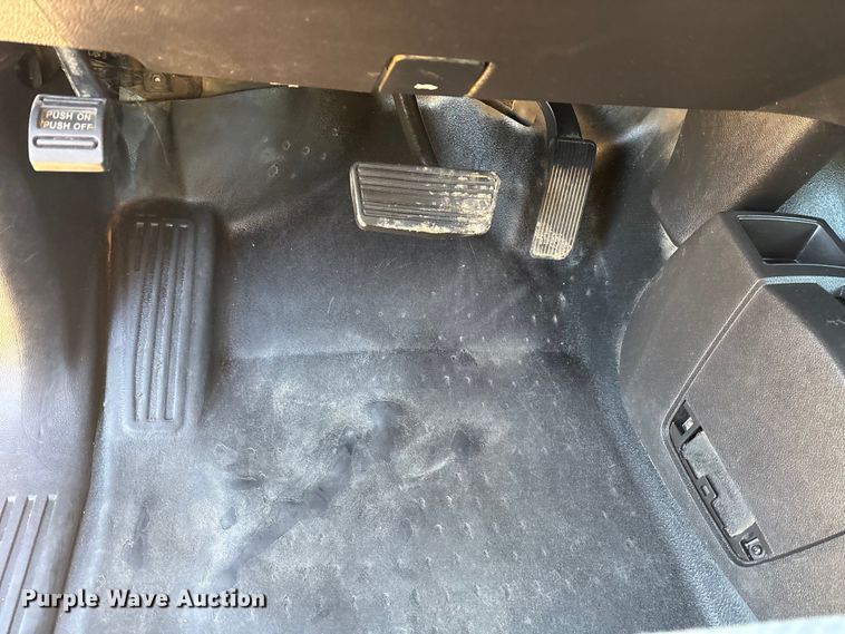 image for item ET7344 2019 Chevrolet Silverado 1500 Ext. Cab pickup truck