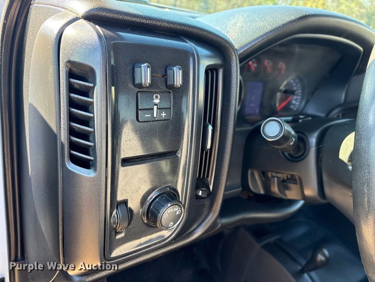 image for item ET7344 2019 Chevrolet Silverado 1500 Ext. Cab pickup truck