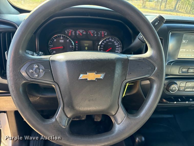 image for item ET7344 2019 Chevrolet Silverado 1500 Ext. Cab pickup truck