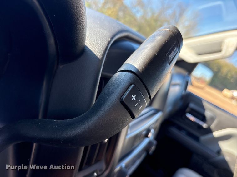 image for item ET7344 2019 Chevrolet Silverado 1500 Ext. Cab pickup truck