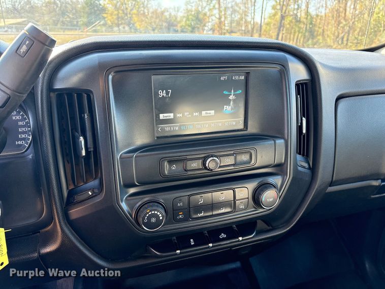 image for item ET7344 2019 Chevrolet Silverado 1500 Ext. Cab pickup truck