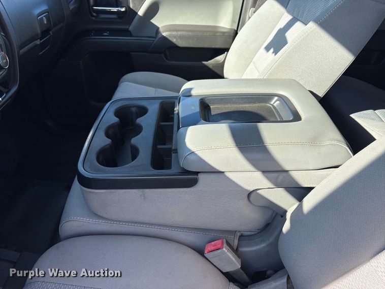 image for item ET7344 2019 Chevrolet Silverado 1500 Ext. Cab pickup truck