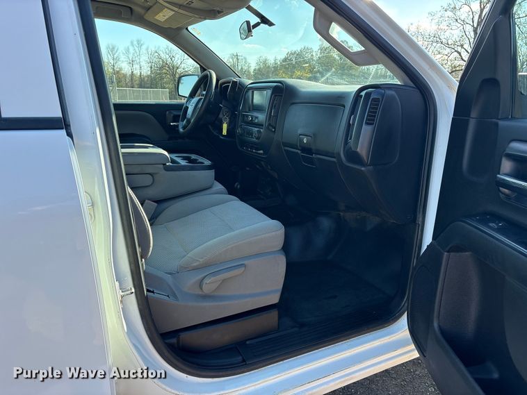 image for item ET7344 2019 Chevrolet Silverado 1500 Ext. Cab pickup truck