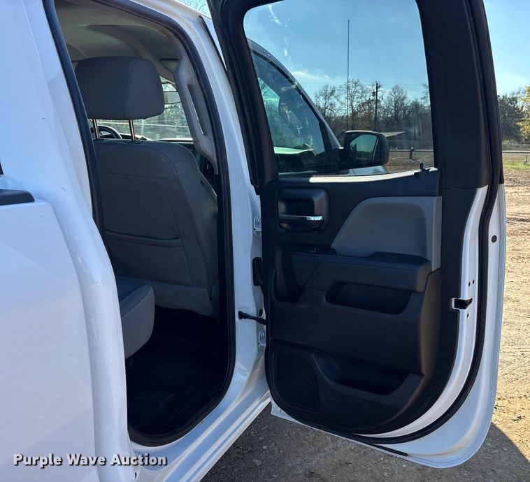 image for item ET7344 2019 Chevrolet Silverado 1500 Ext. Cab pickup truck