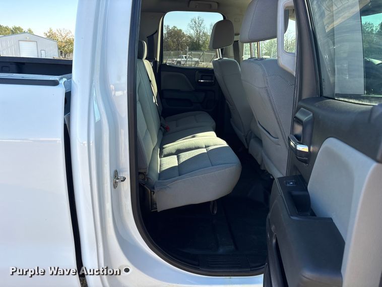 image for item ET7344 2019 Chevrolet Silverado 1500 Ext. Cab pickup truck