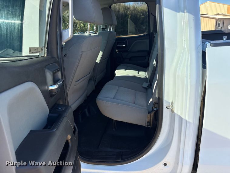 image for item ET7344 2019 Chevrolet Silverado 1500 Ext. Cab pickup truck