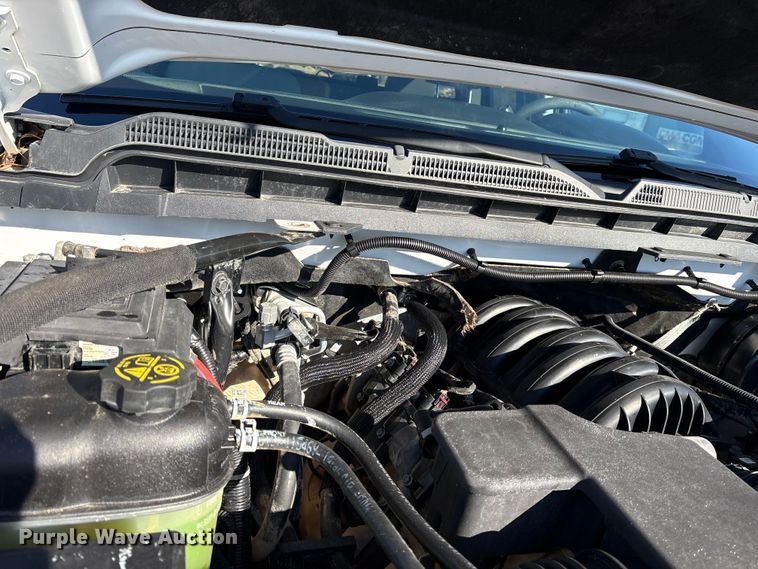 image for item ET7344 2019 Chevrolet Silverado 1500 Ext. Cab pickup truck