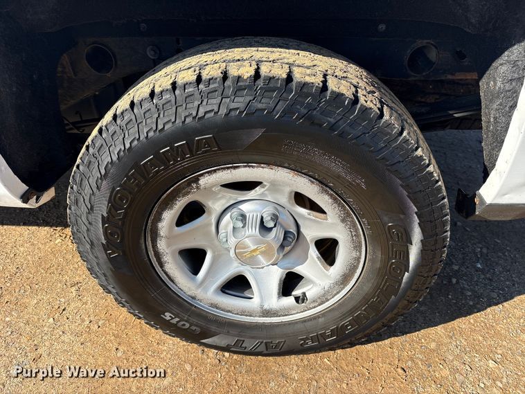 image for item ET7344 2019 Chevrolet Silverado 1500 Ext. Cab pickup truck